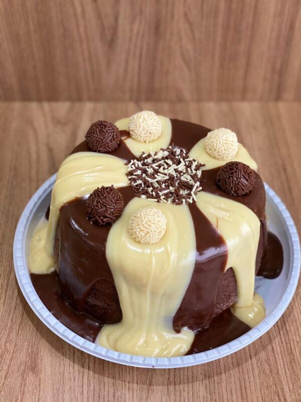 BOLO VULCÃO DUO DE BRIGADEIRO